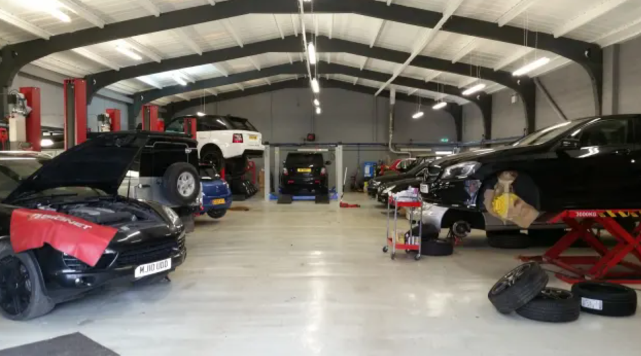 Auto Workshop Cleaning Services in Montreal